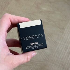 Huda Beauty Loose Baking Powder - Pound Cake